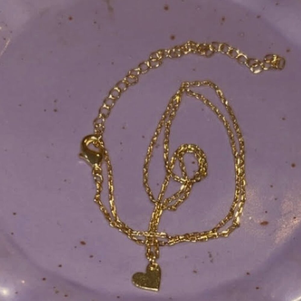 Brand New Solo Heart Necklace Simple and Stunning NWB New With Box